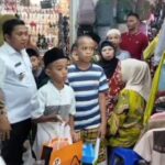 Tempati Janjinya Ke pedagang Walikota Sibolga ajak Anak yatim Belanja Pakaian Lebaran Di Pasar Nauli Sibolga IMG-20250326-WA0355