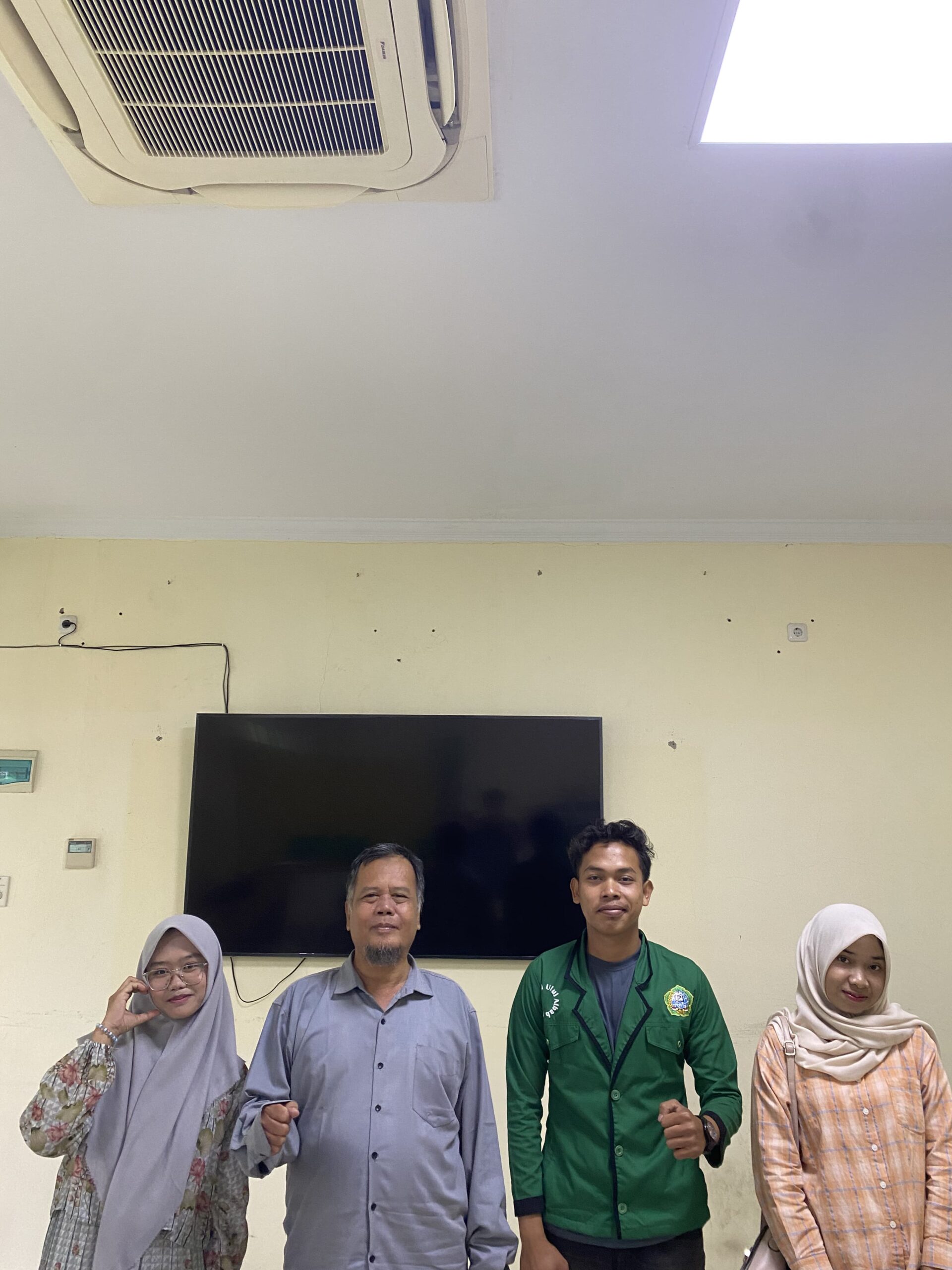 Mahasiswa KKN Desa Ndeskati Akhiri Pengabdian dengan Penuh Makna, Sampaikan Terima Kasih kepada Dosen Pembimbing IMG-20251020-WA0504